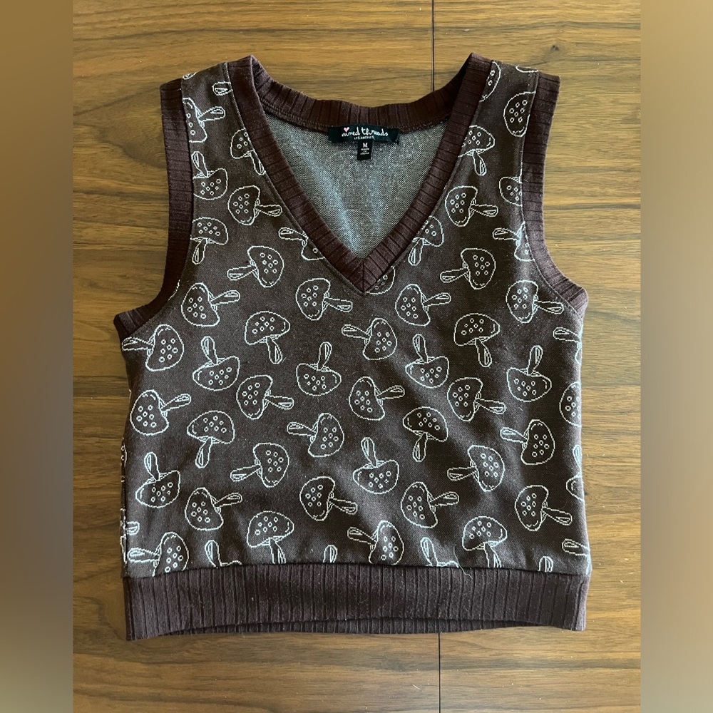 Juniors mushroom sweater vest M